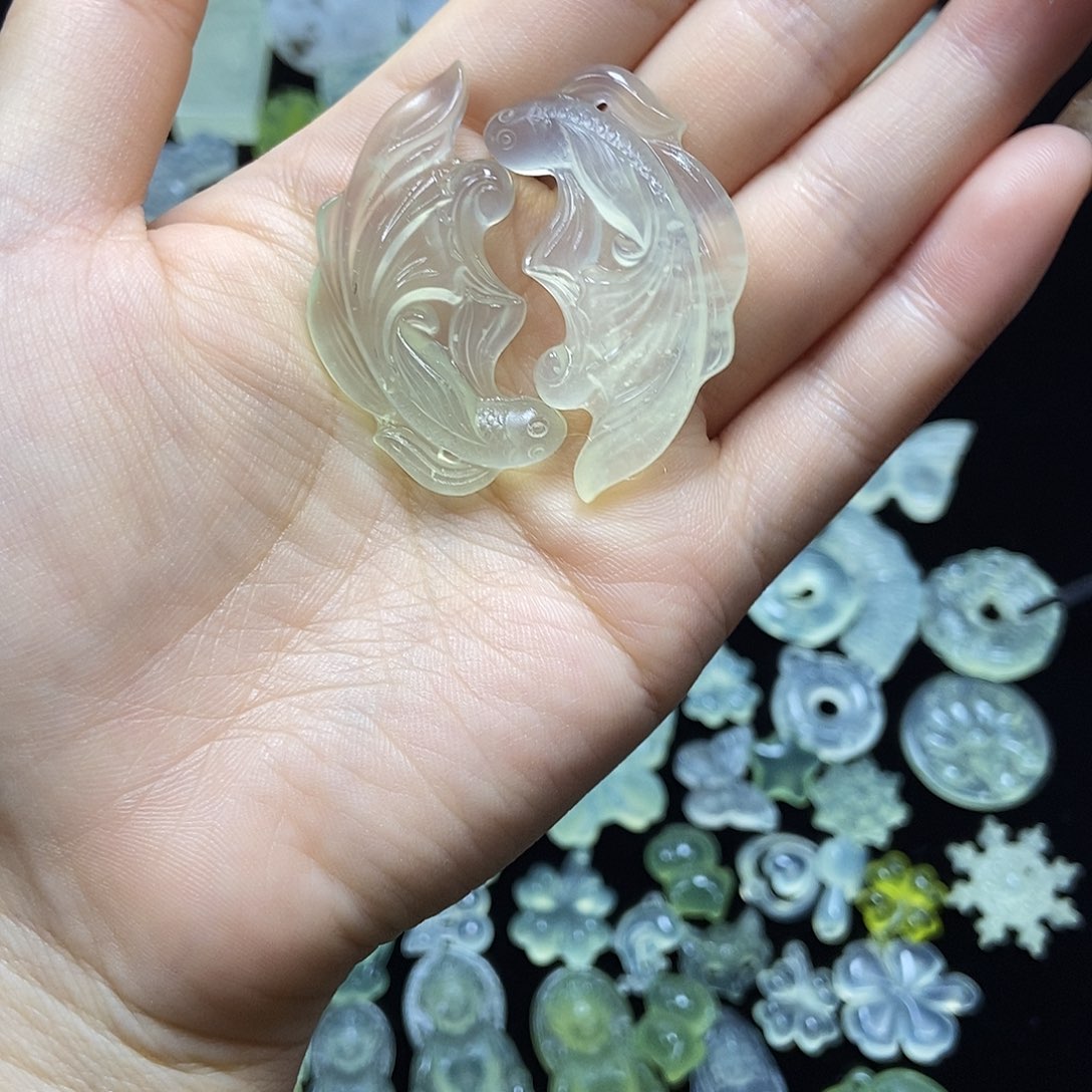 蛇纹石玉未镶嵌颈饰