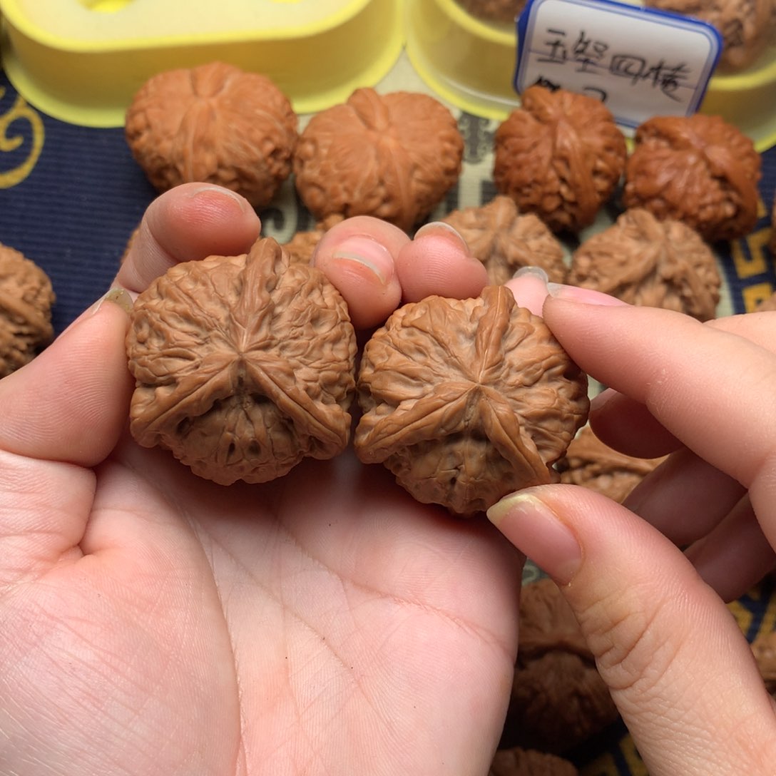 文玩核桃吊坠雲*有雪狮