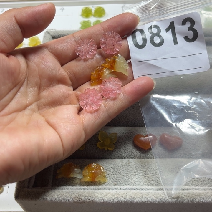 姜***产蛇纹石玉合金吊坠
