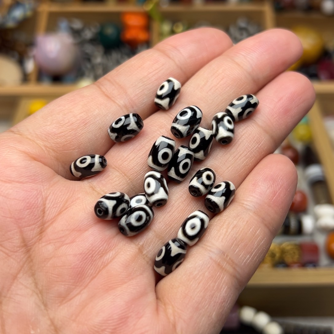 玛瑙/玉髓6*9mm三眼桶珠未镶嵌多样性发其中两颗