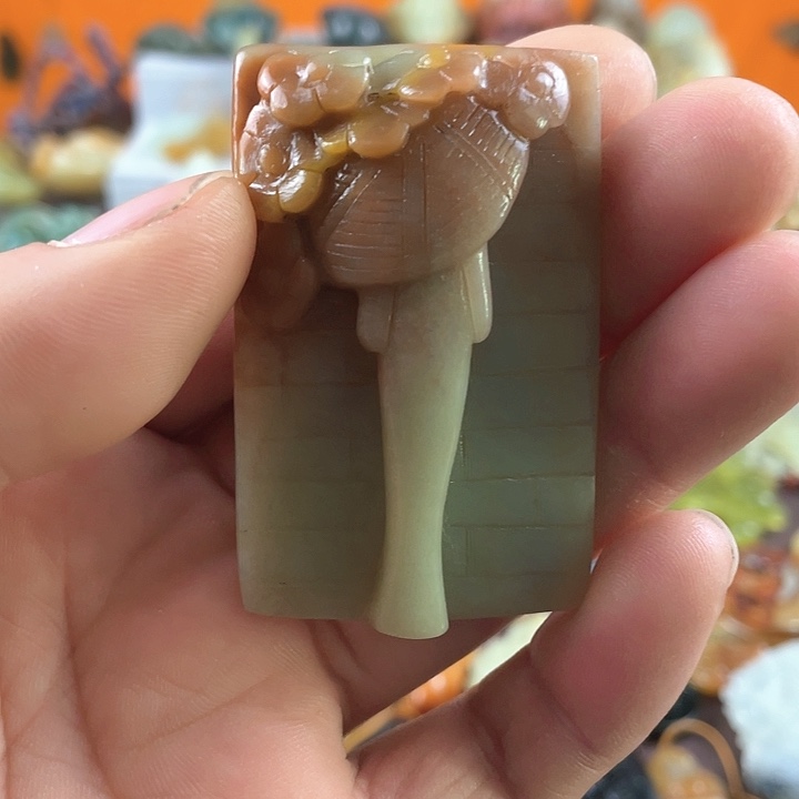 蛇纹石玉颈饰未镶嵌