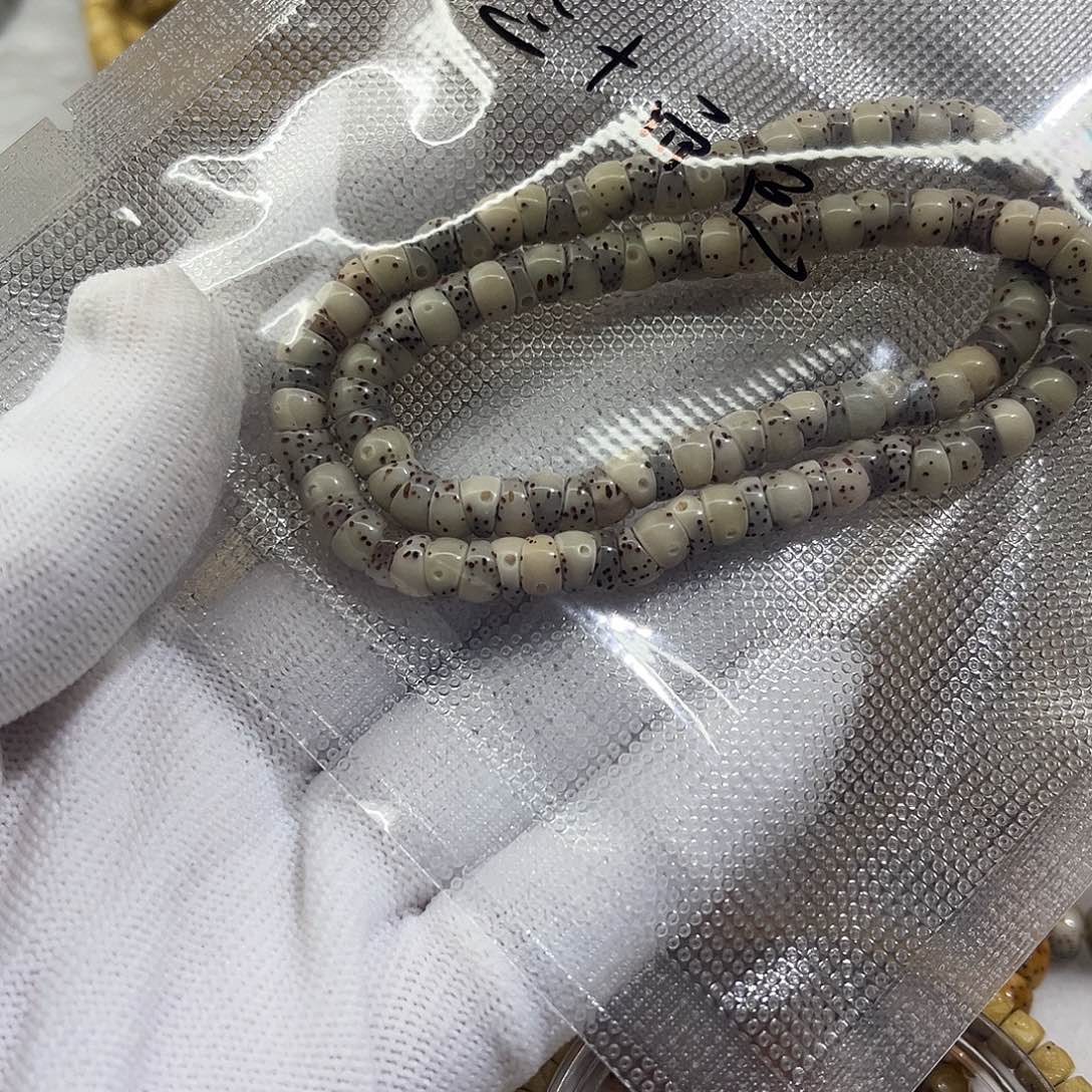 青***渺吊坠星月菩提玉化大肠