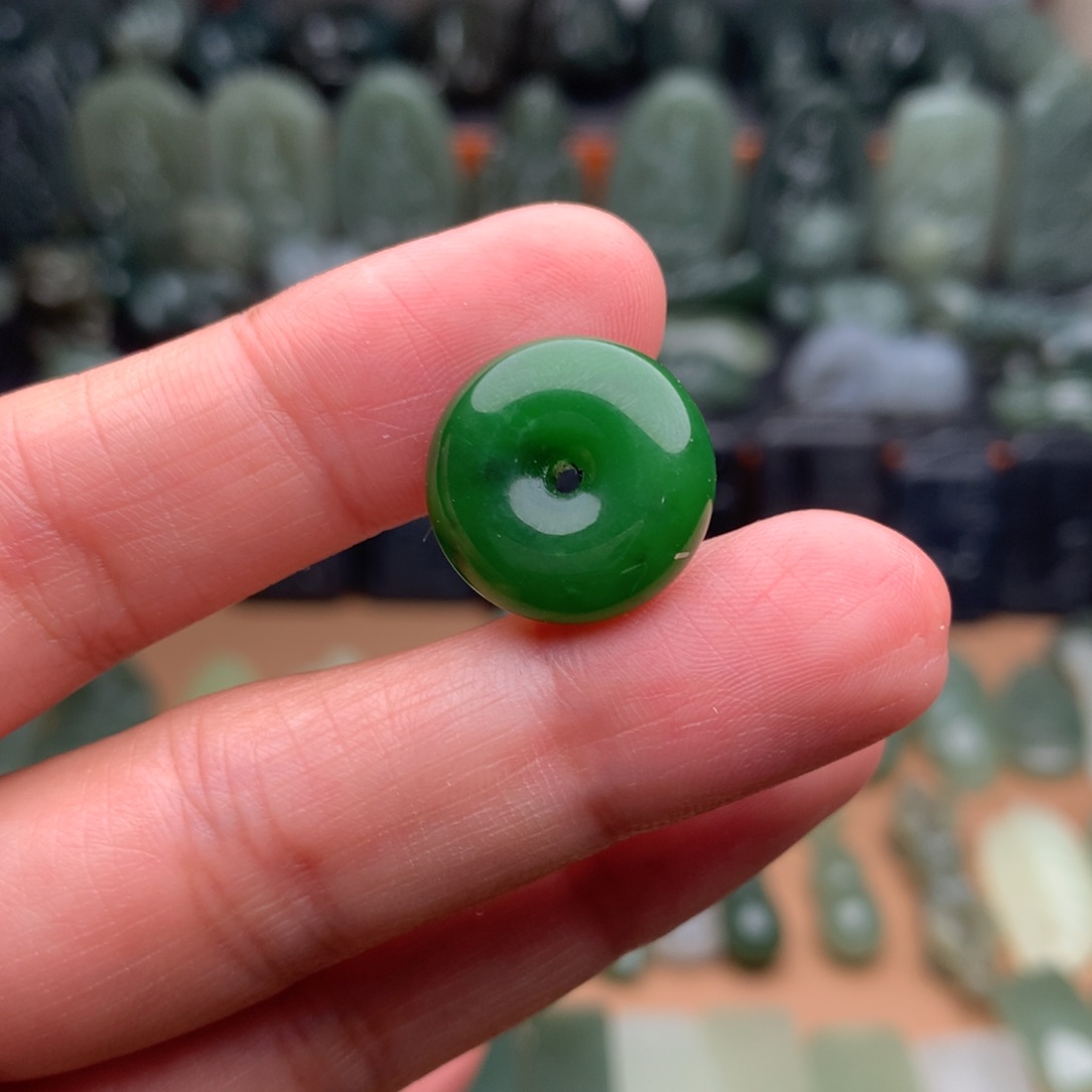 和田玉未镶嵌颈饰挂件49