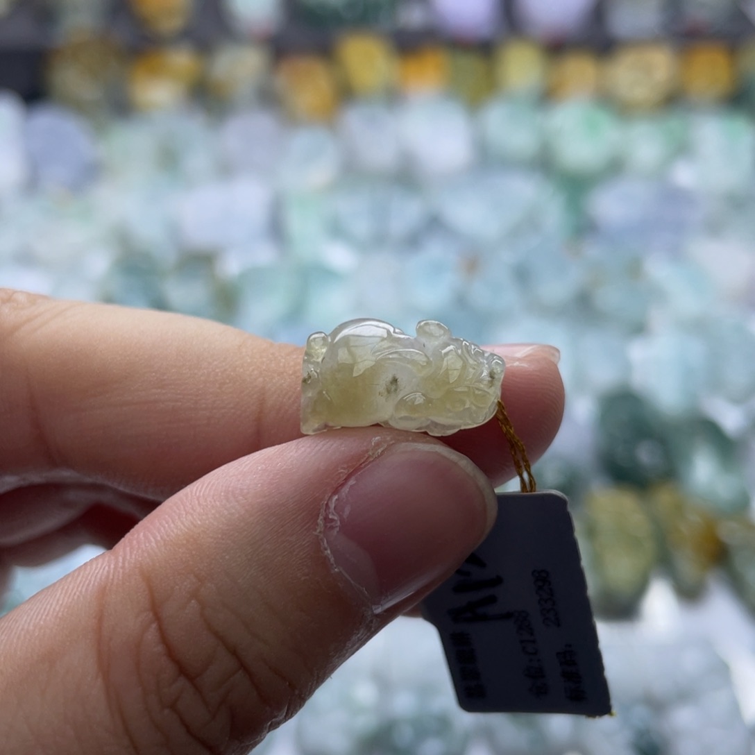 翡翠颈饰未镶嵌貔貅