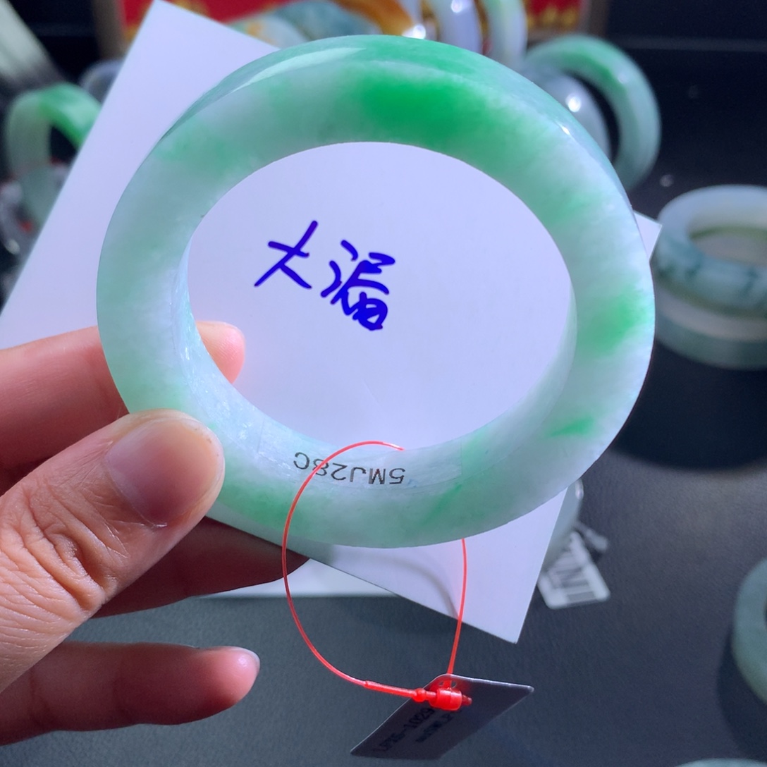 定制翡翠未镶嵌翡翠手镯