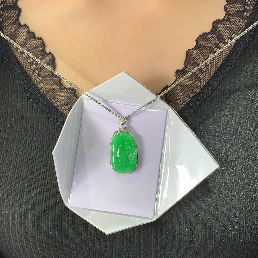 翡翠吊坠(赠链)18K金镶嵌