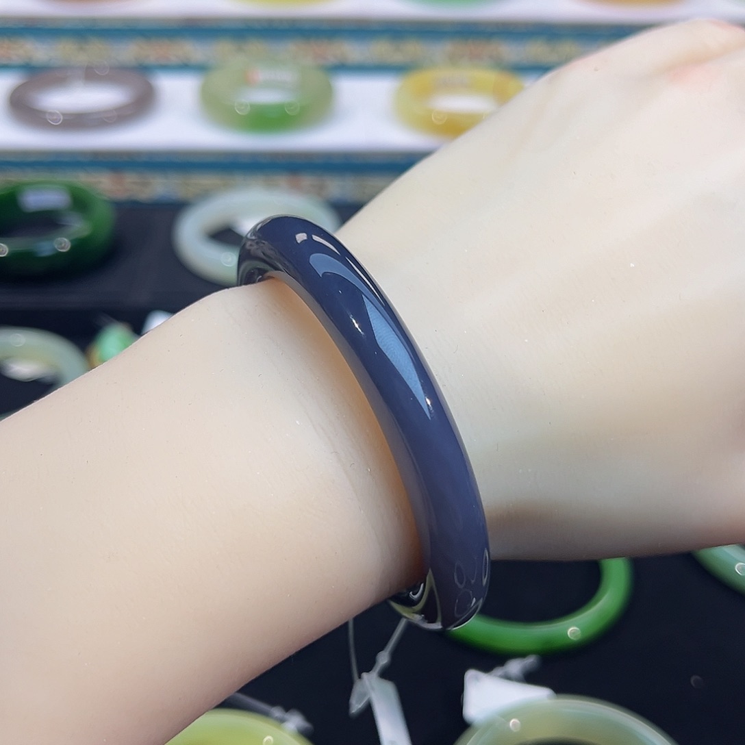 未镶嵌手镯和田玉-葡萄紫手镯