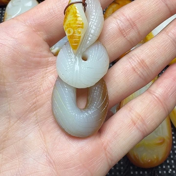 和田玉颈饰未镶嵌