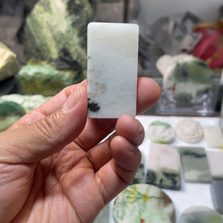 独山玉未镶嵌颈饰