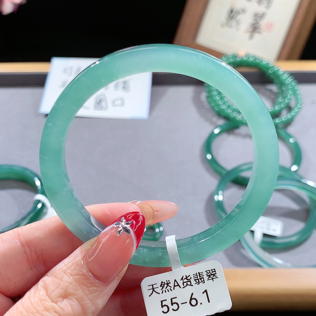 翡翠手镯（圆镯）未镶嵌