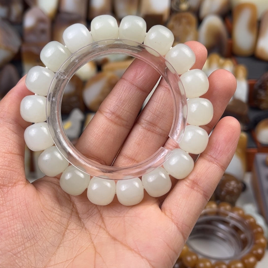 C***T和田玉（糖玉）未镶嵌颈饰