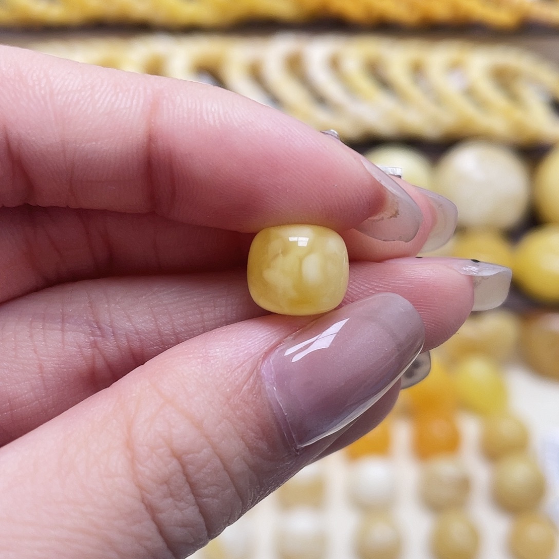 琥珀未镶嵌裸石10.4*9.2mm老型