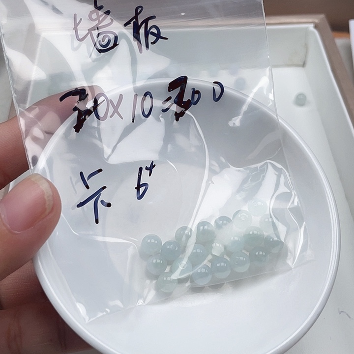 珀***板翡翠未镶嵌颈饰翡翠散珠