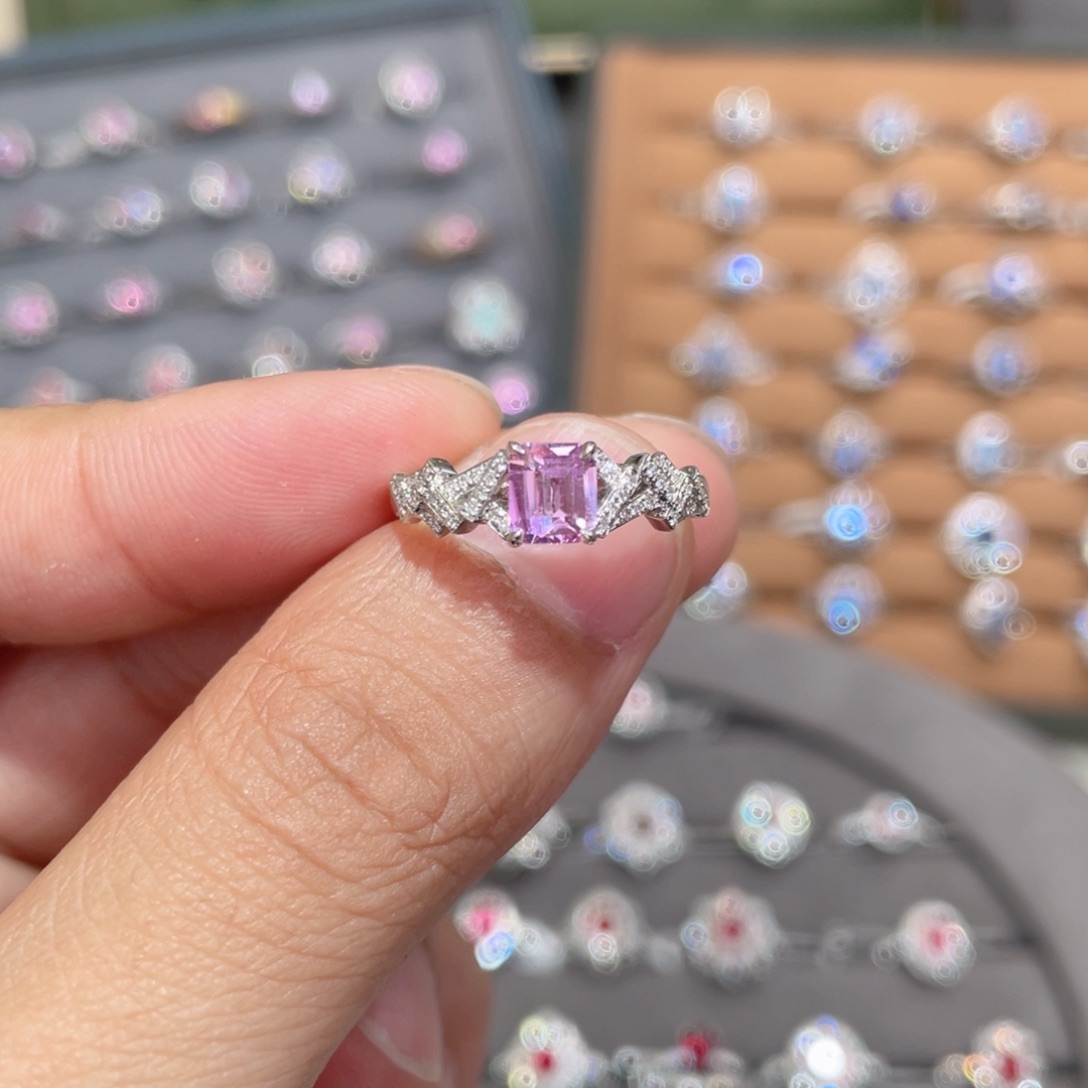 彩色蓝宝石戒指18K金镶嵌0.7ct 无烧帕帕