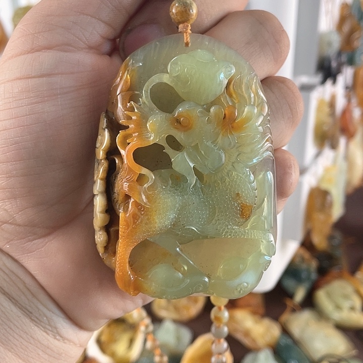 蛇纹石玉未镶嵌颈饰