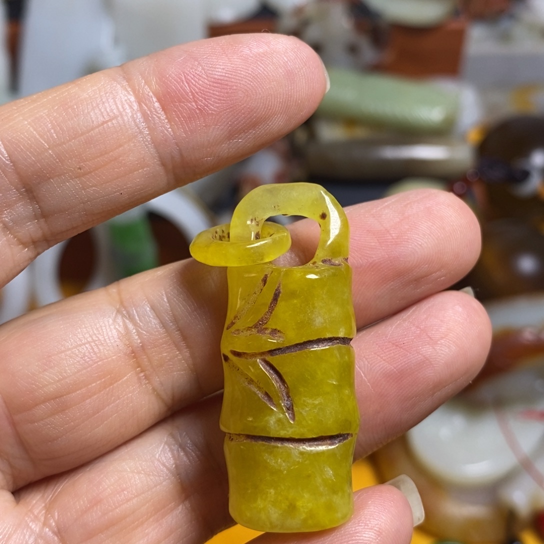 颈饰未镶嵌和田玉（糖玉）