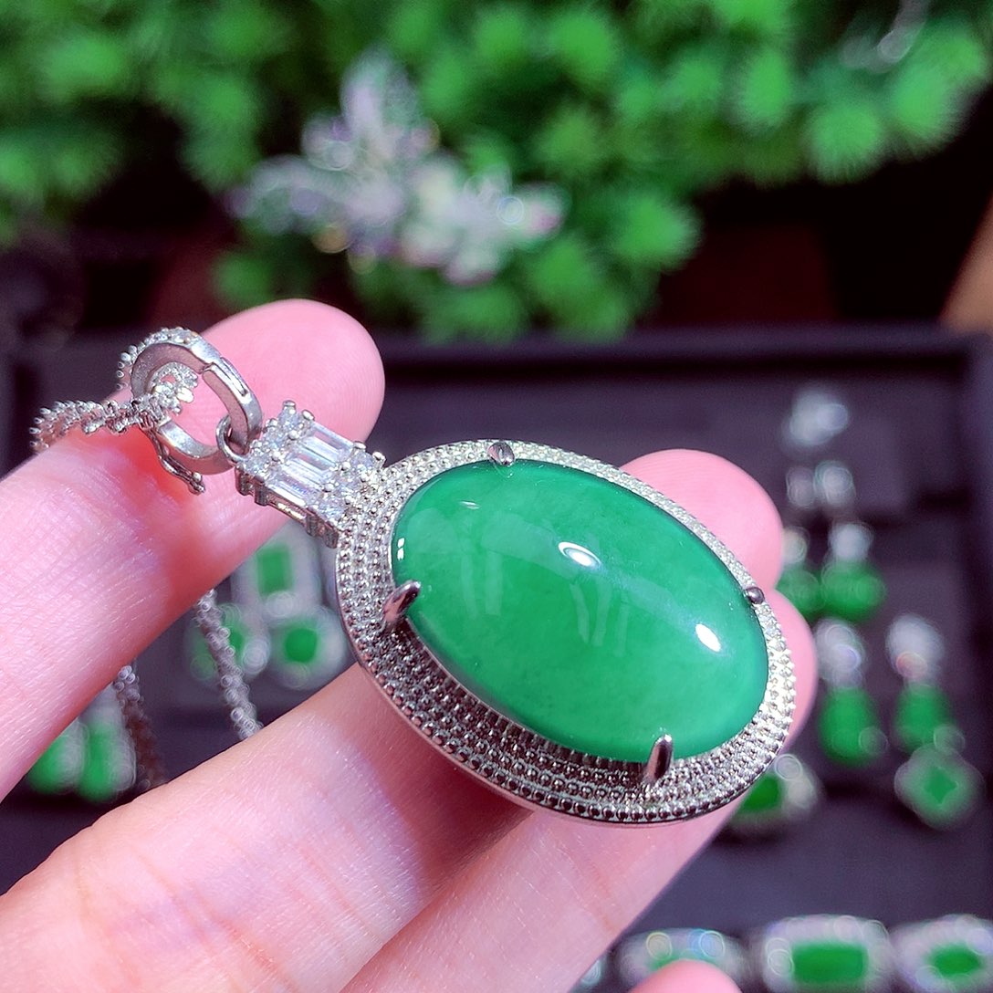 颈饰未镶嵌翡翠天然