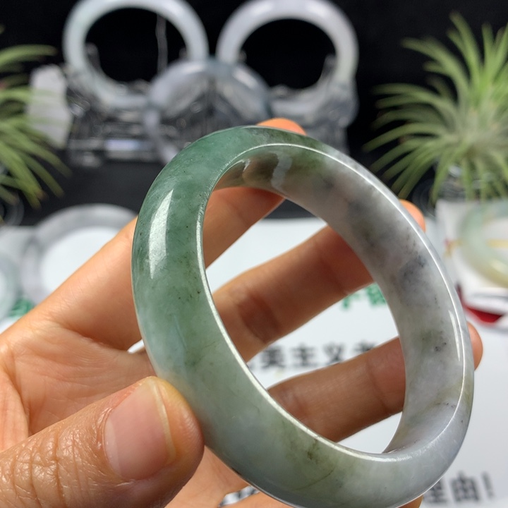 翡翠未镶嵌手镯17。55.7圈