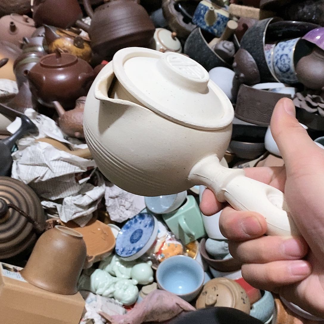 瓷片荷花的小秘密是否还有一个月之内在学校