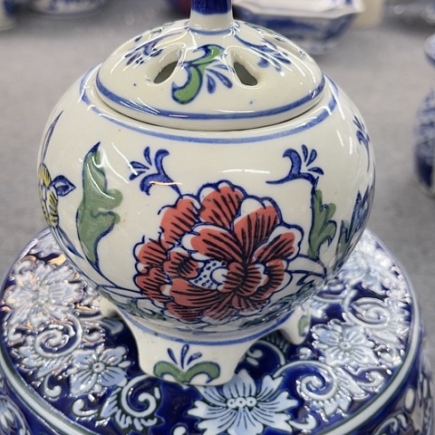 摆件陶瓷制品摆件…粉彩手绘香薰炉