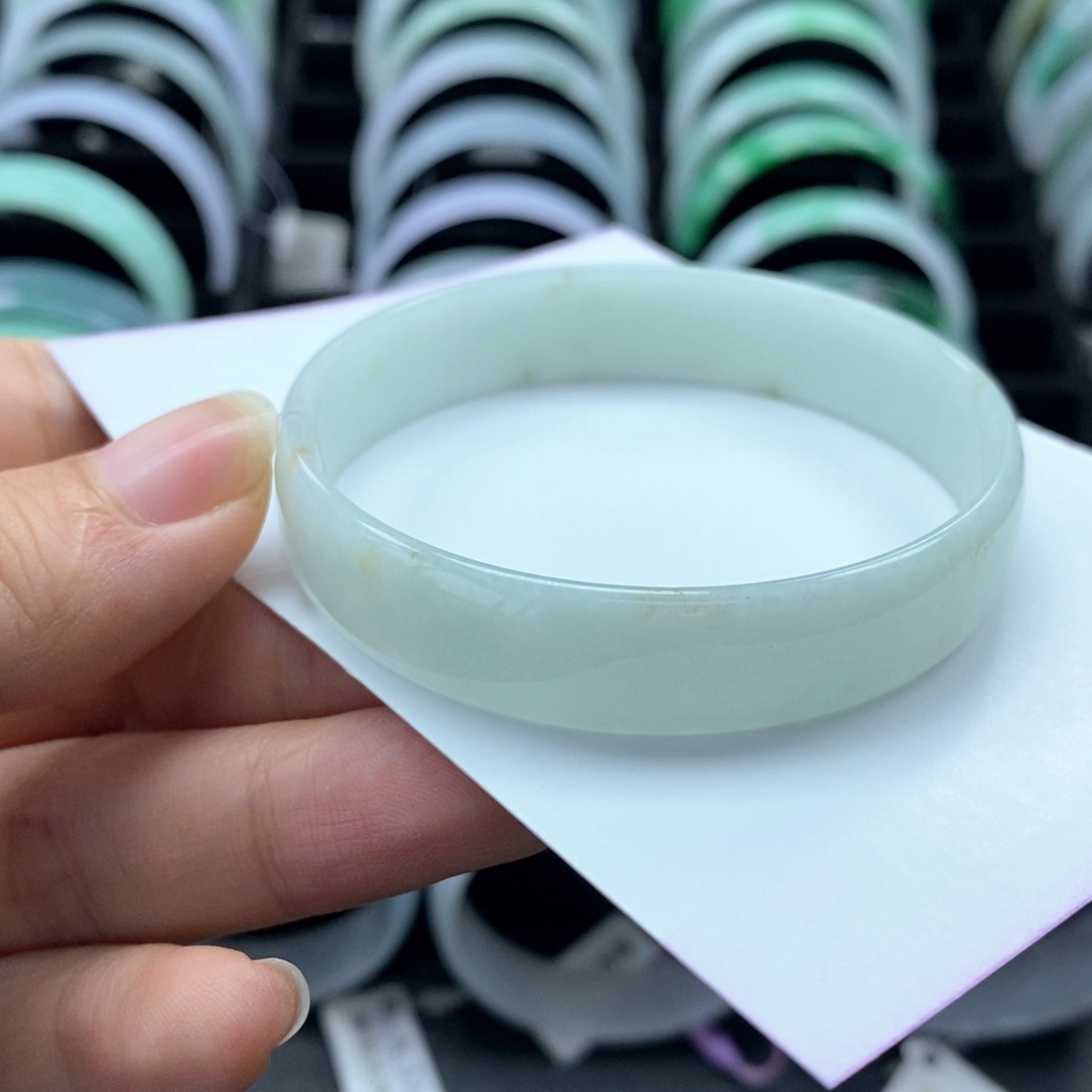 翡翠手镯未镶嵌公主