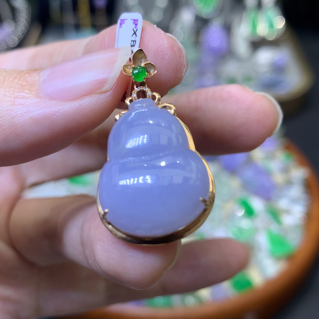 颈饰18K金镶嵌翡翠飞**雾