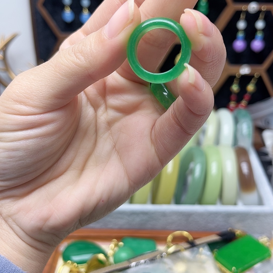 翡翠未镶嵌耳饰戒指女