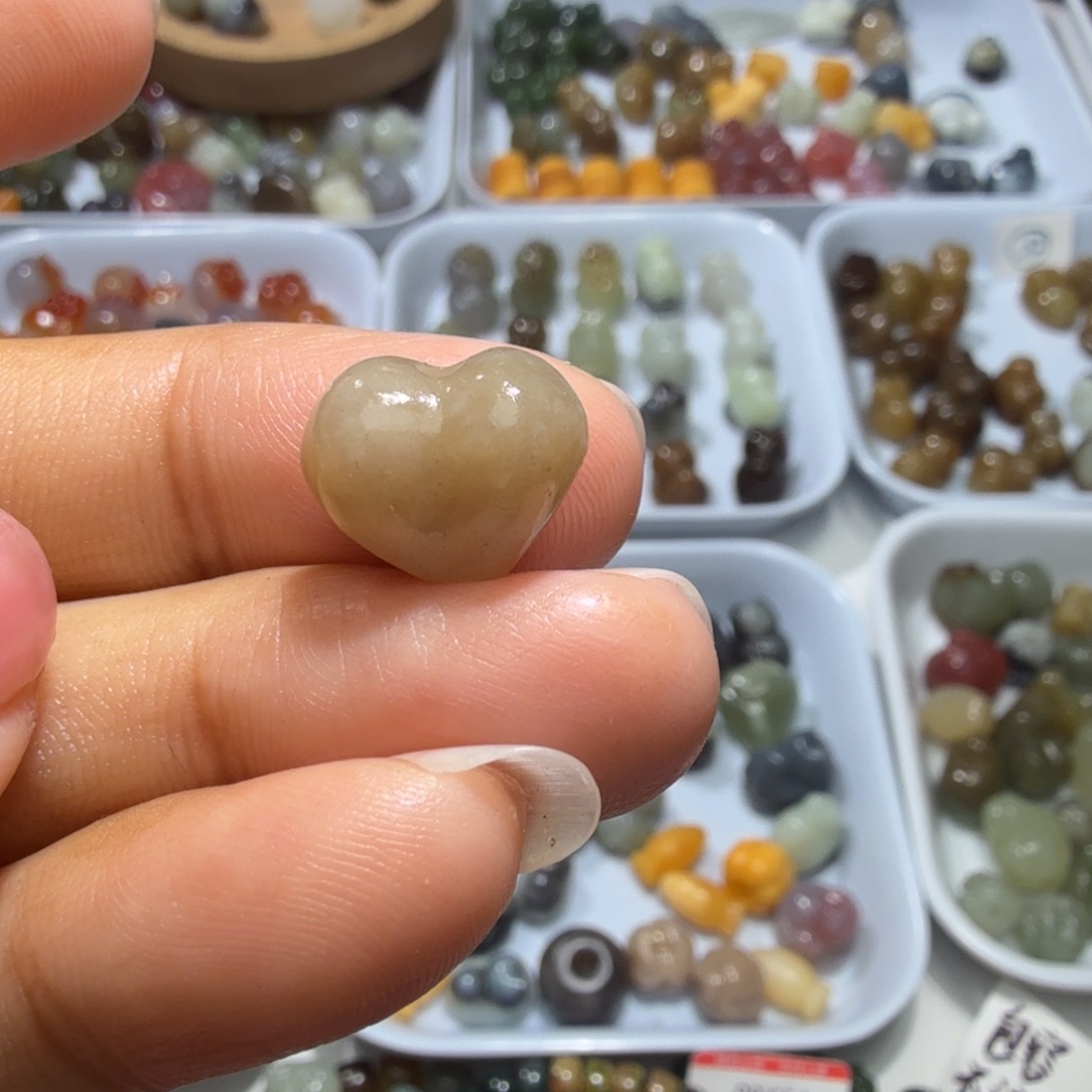 和田玉未镶嵌珠宝奇石