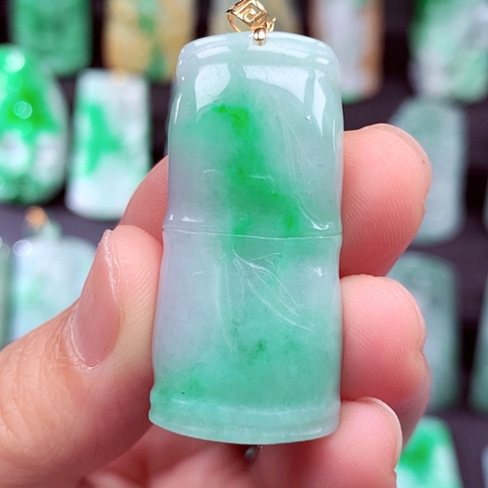 翡翠未镶嵌颈饰翡翠吊坠