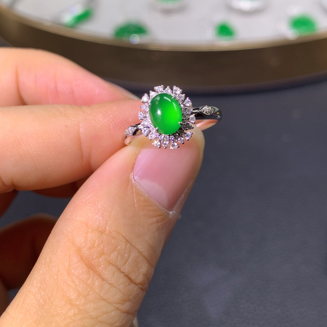 翡翠戒指18K金镶嵌翡翠