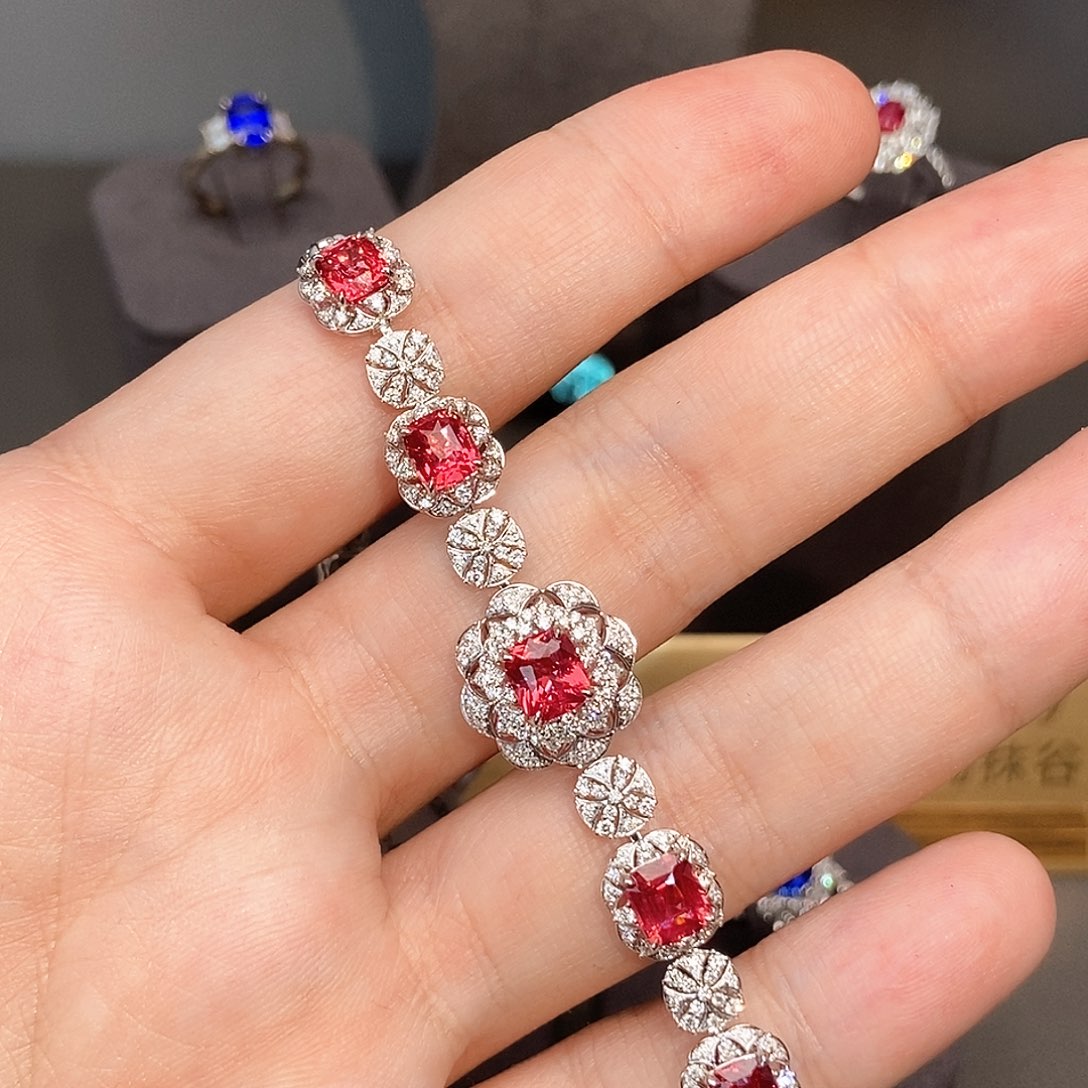 尖晶石手链18K金镶嵌5.05克拉