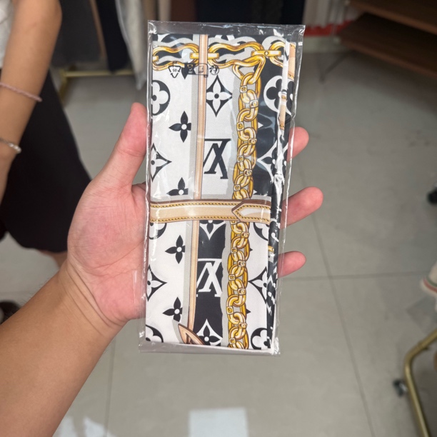 未使用 LouisVuitton/路易威登 lv 丝巾 专拍