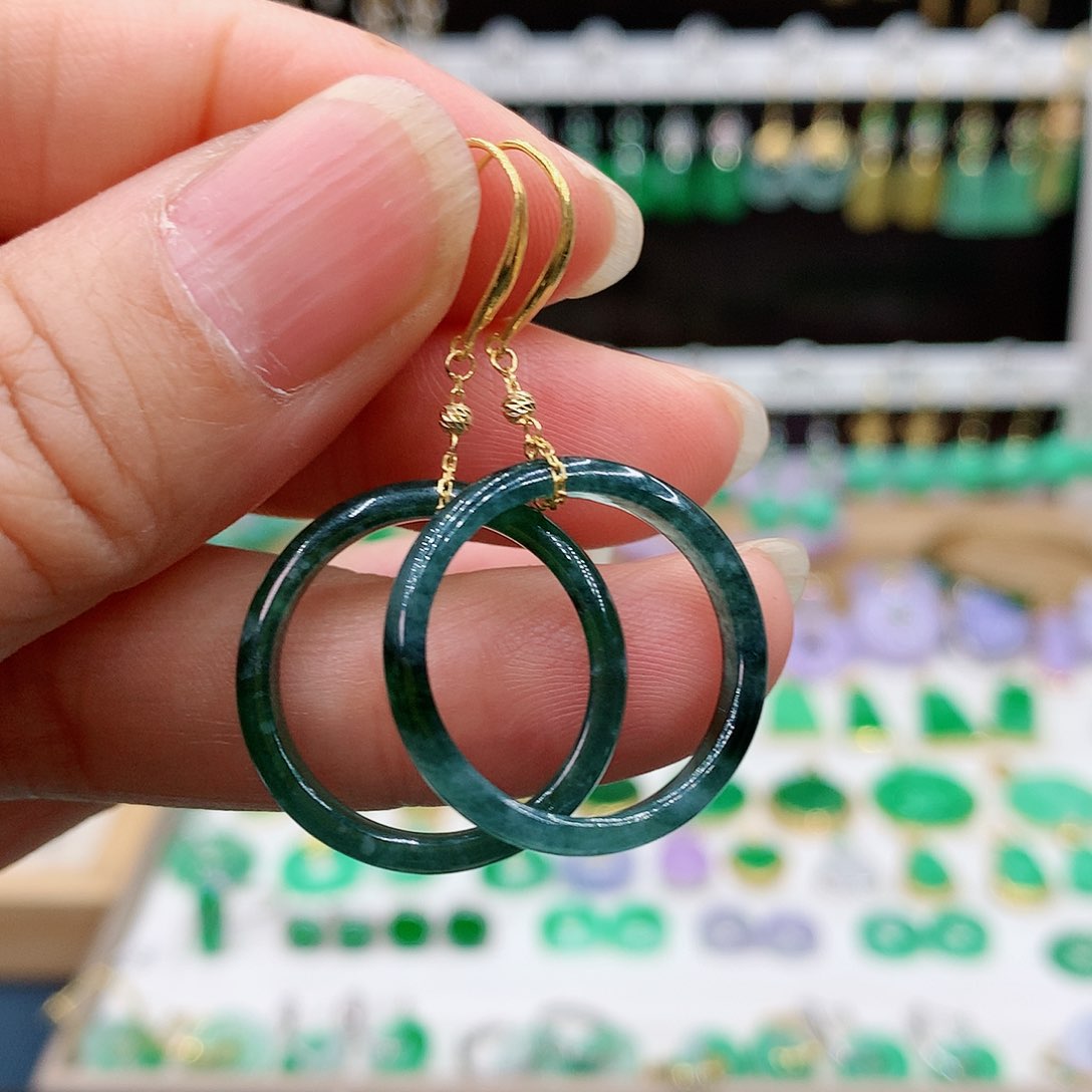 翡翠耳饰18K金镶嵌的