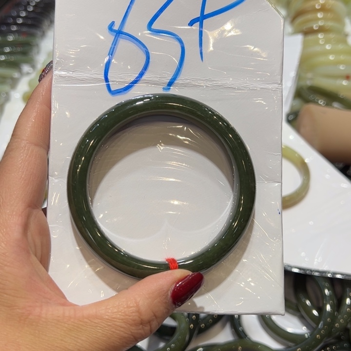 和田玉（糖玉）手镯未镶嵌青*果