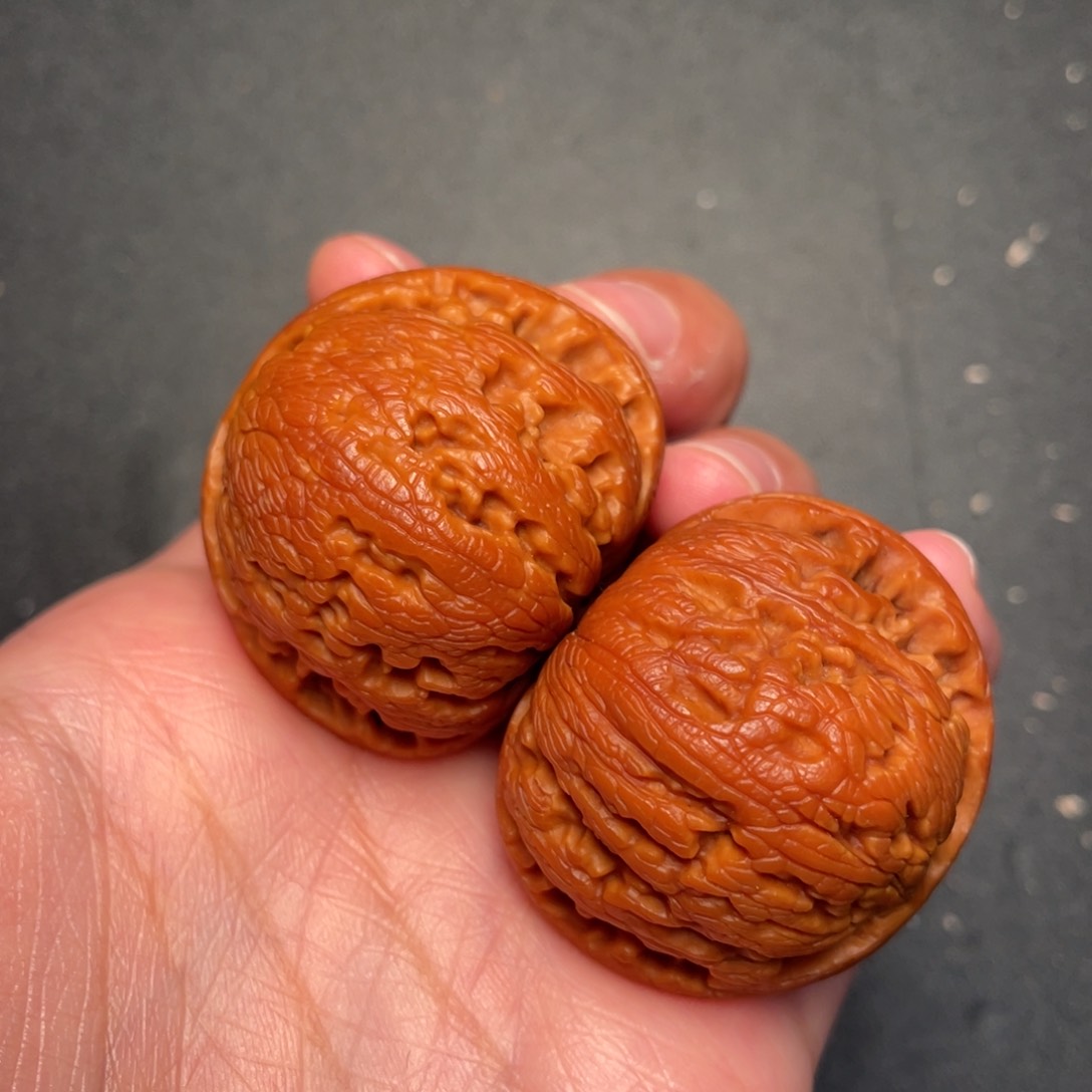 文玩核桃把件秦岭野生文玩核桃