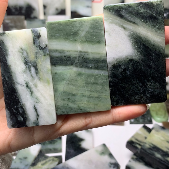 双***虹独山玉未镶嵌颈饰