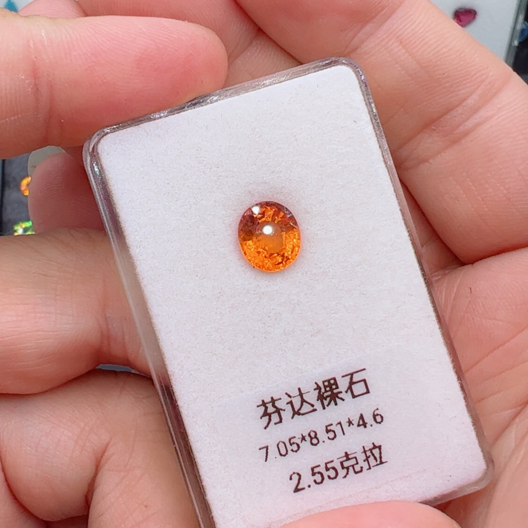 石榴石（芬达石）2.55克拉裸石未镶嵌