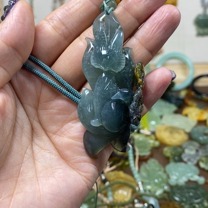 蛇纹石玉吊坠未镶嵌