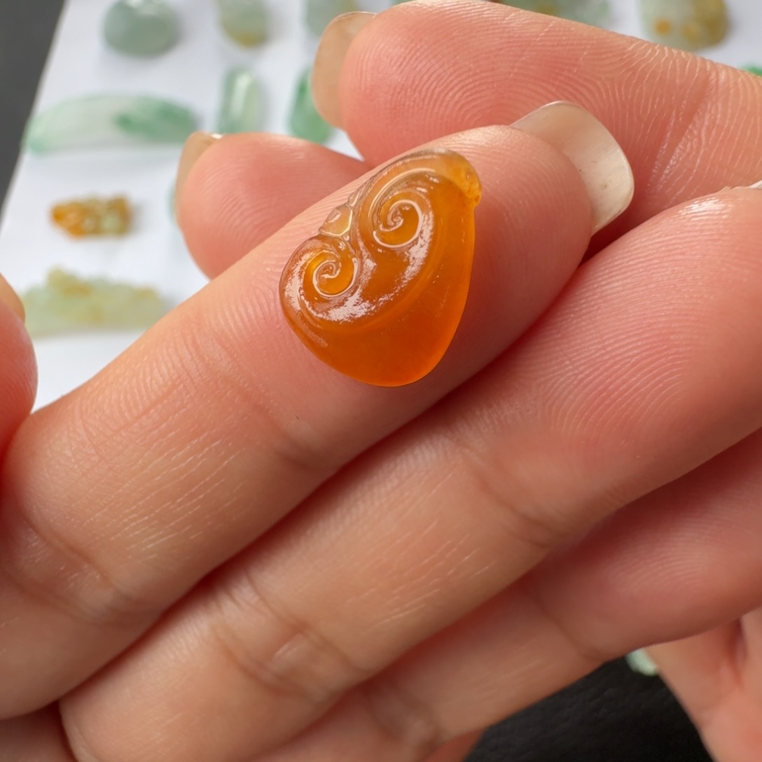 定制翡翠未镶嵌冰红翡如意