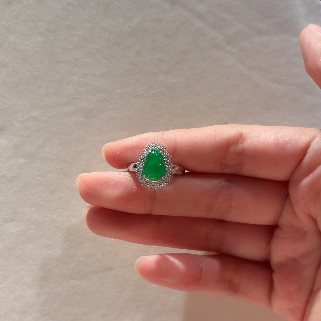 翡翠戒指18K金镶嵌戒指