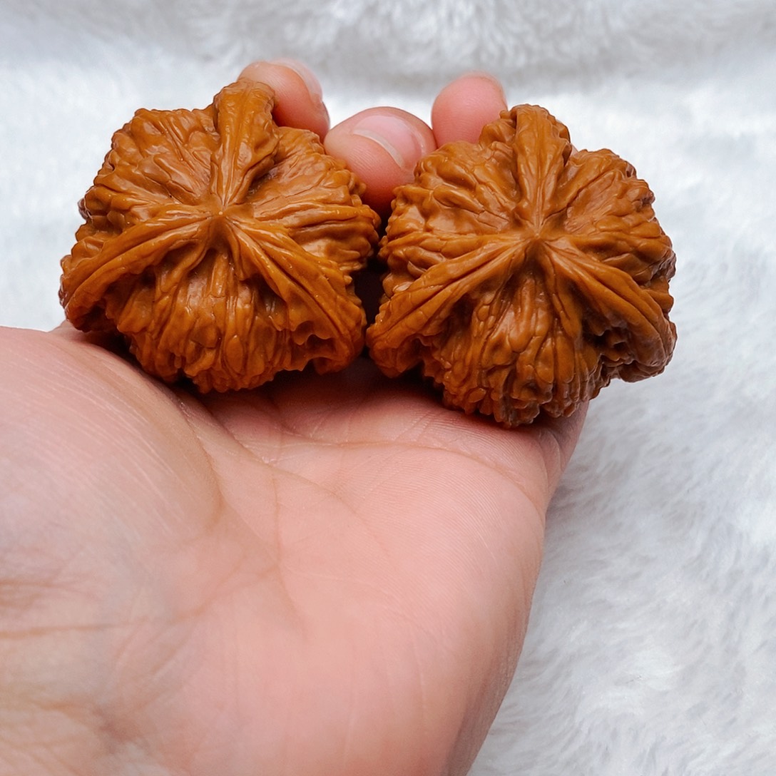 欧***哥文玩核桃吊坠三棱