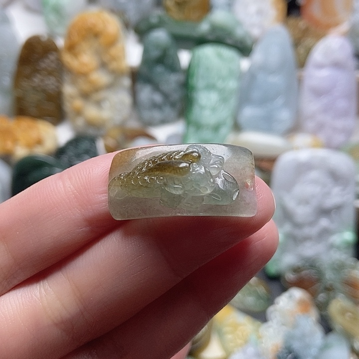 翡翠未镶嵌颈饰翡翠