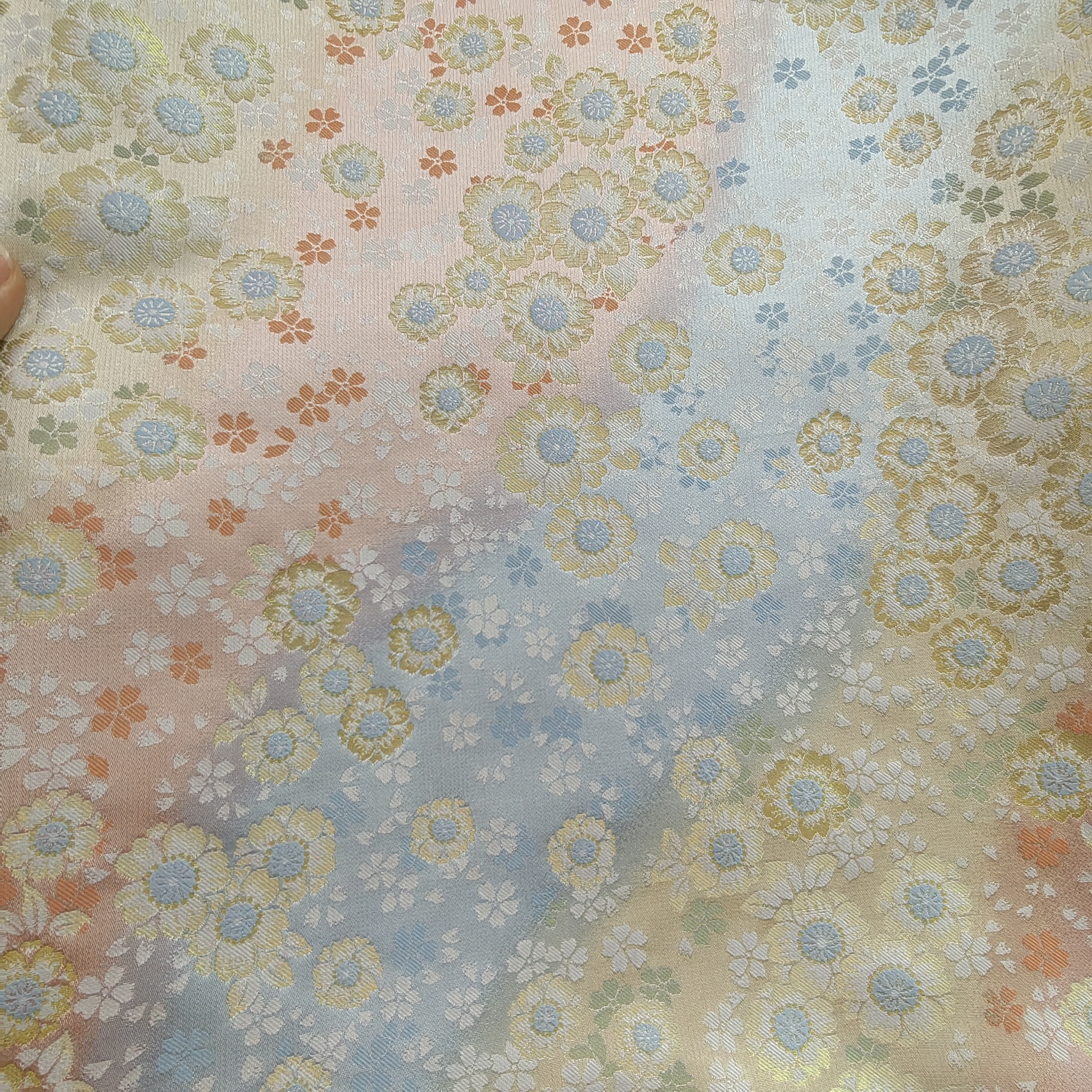 如意定胜纹宋锦桑蚕丝高端服装布料适合春夏季节