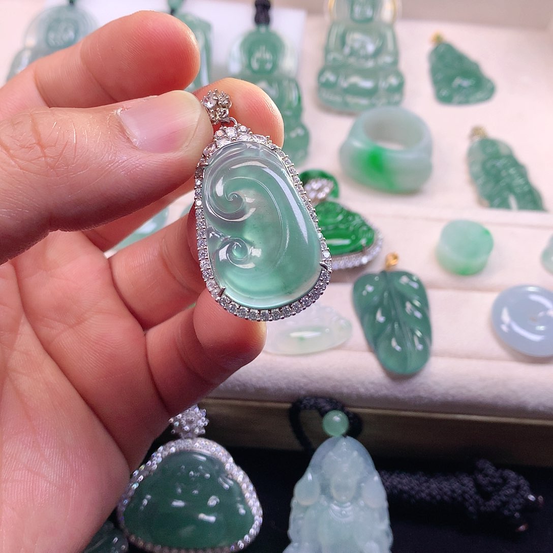 翡翠颈饰银S925镶嵌翡翠