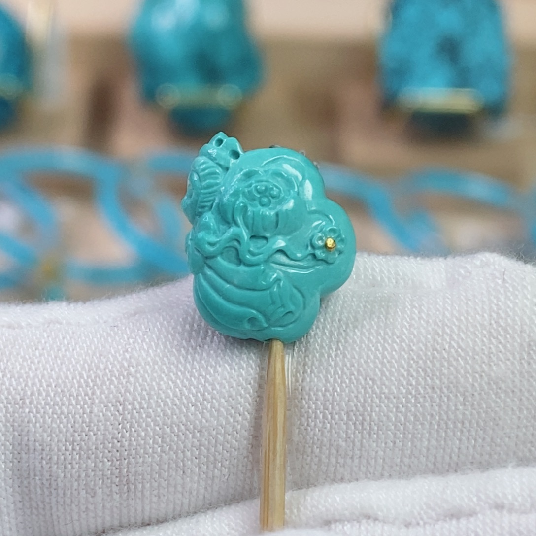 绿松石未镶嵌珠宝奇石