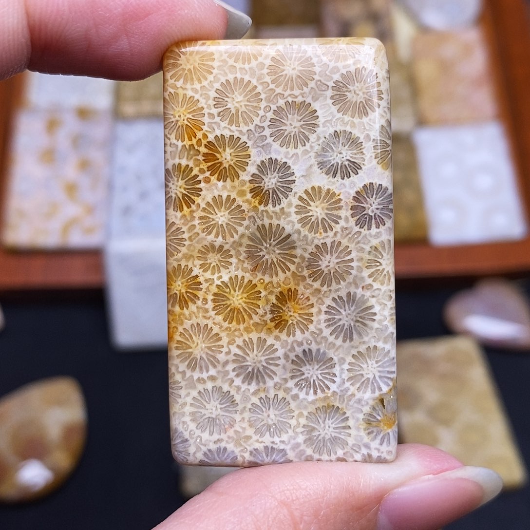 硅化玉珠宝奇石合金烟****）