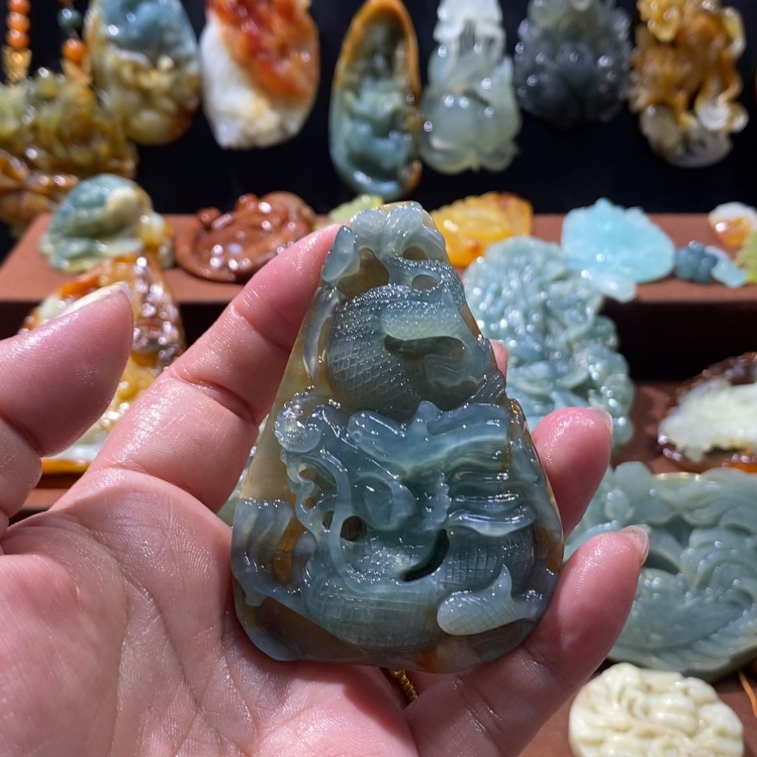 蛇纹石玉未镶嵌颈饰