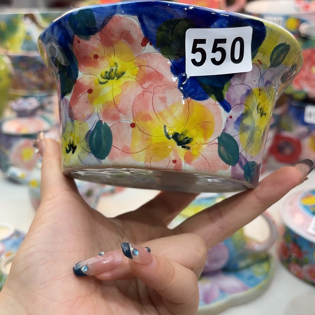 瓷片在这条街上你看到他有