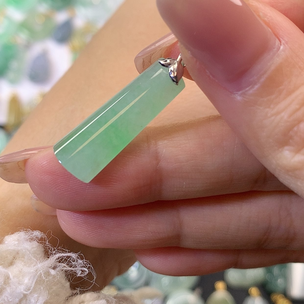 【闪购商品】翡翠吊坠(赠链)18K金镶嵌