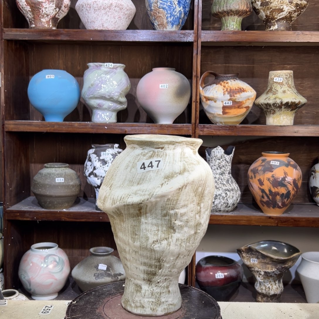 摆件447华庭街上釉面前面的